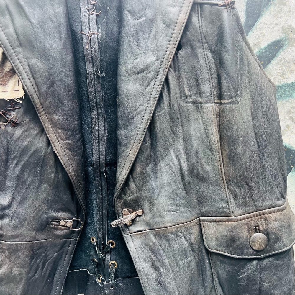 QUEEN of NOTHING Leather Battle Vest Fantasy Paranormal Holly Black - Picture 9 of 16